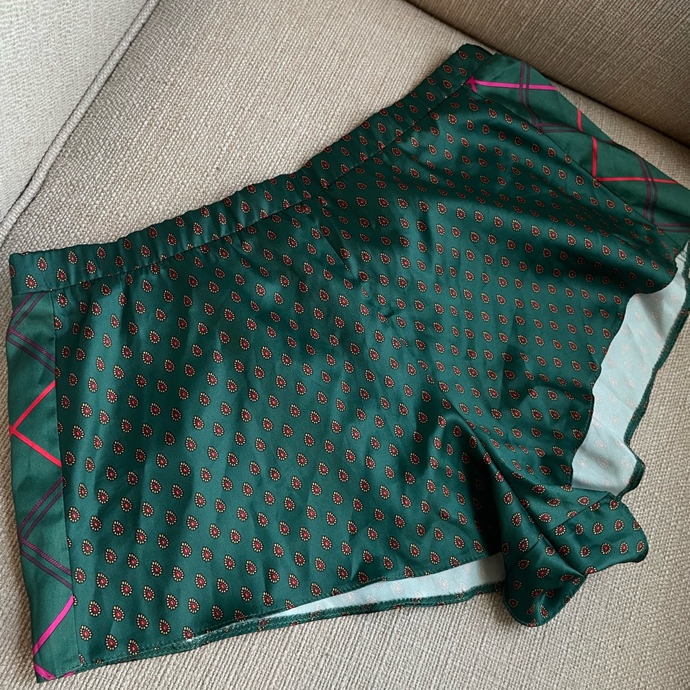 Victoria’s Secret green red pattern satin cropped boy shorts XS